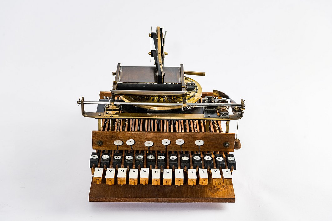 Foto eines Cembalo Scrivano aus der Sammlung des Heinz Nixdorf Museumsforum