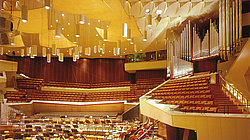 Blick in den großen Saal der Berliner Philharmonie mit der Karl-Schuke-Orgel (vor 2002)