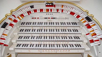 Spieltisch der Mighty Wurlitzer-Theaterorgel
