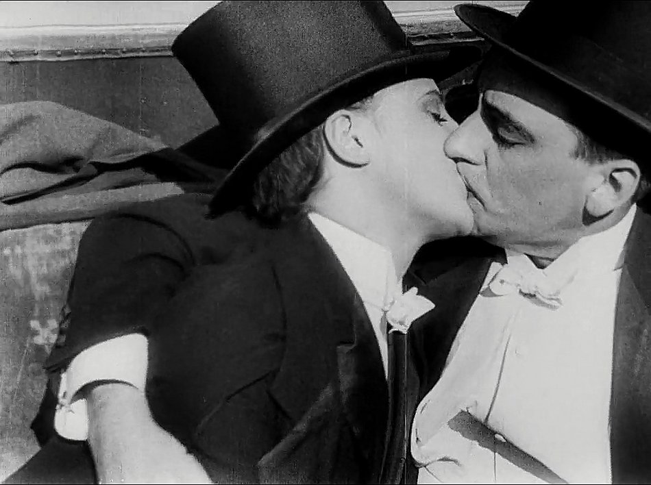 Ossi Oswalda and Curt Goetz in *I Don’t Want to Be a Man*. Source: Friedrich-Wilhelm-Murnau Foundation, Wiesbaden