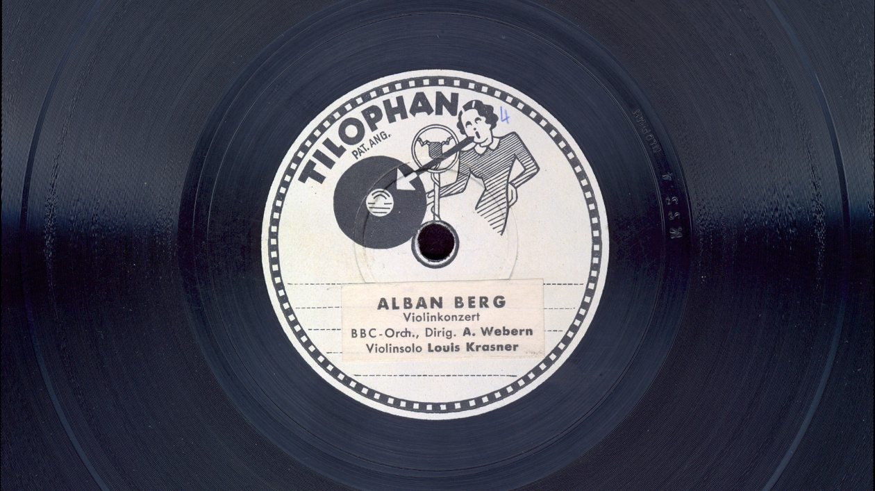 On May 1, 1936, Anton Webern conducted the BBC’s Alban Berg Memorial Concert in London. Louis Krasner performed the violin concerto that he had commissioned from Berg. The photo shows the fourth of eight sides of a rerecording based on the original master recording of the violin concerto.