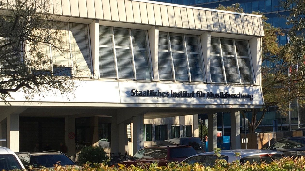Außenansicht der Bibliothek des SIMPK Außenansicht der Bibliothek des SIMPK