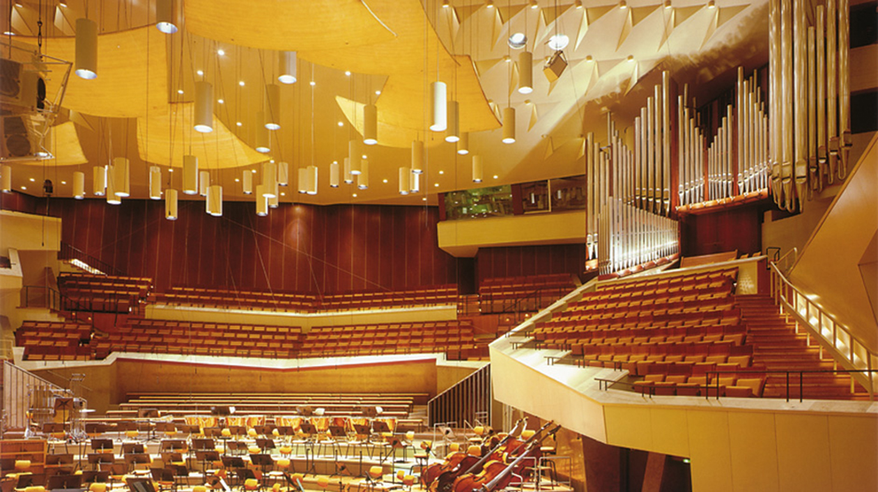 Geschichte-musikal-Interpretation_Band-2_BVK2082_VS Blick in den großen Saal der Berliner Philharmonie mit der Karl-Schuke-Orgel (vor 2002)