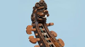 egbox of a viola da gamba with carved lion's head