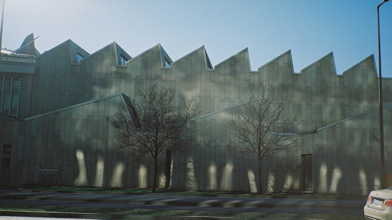 Licht und Schatten an der Fassade des Museums