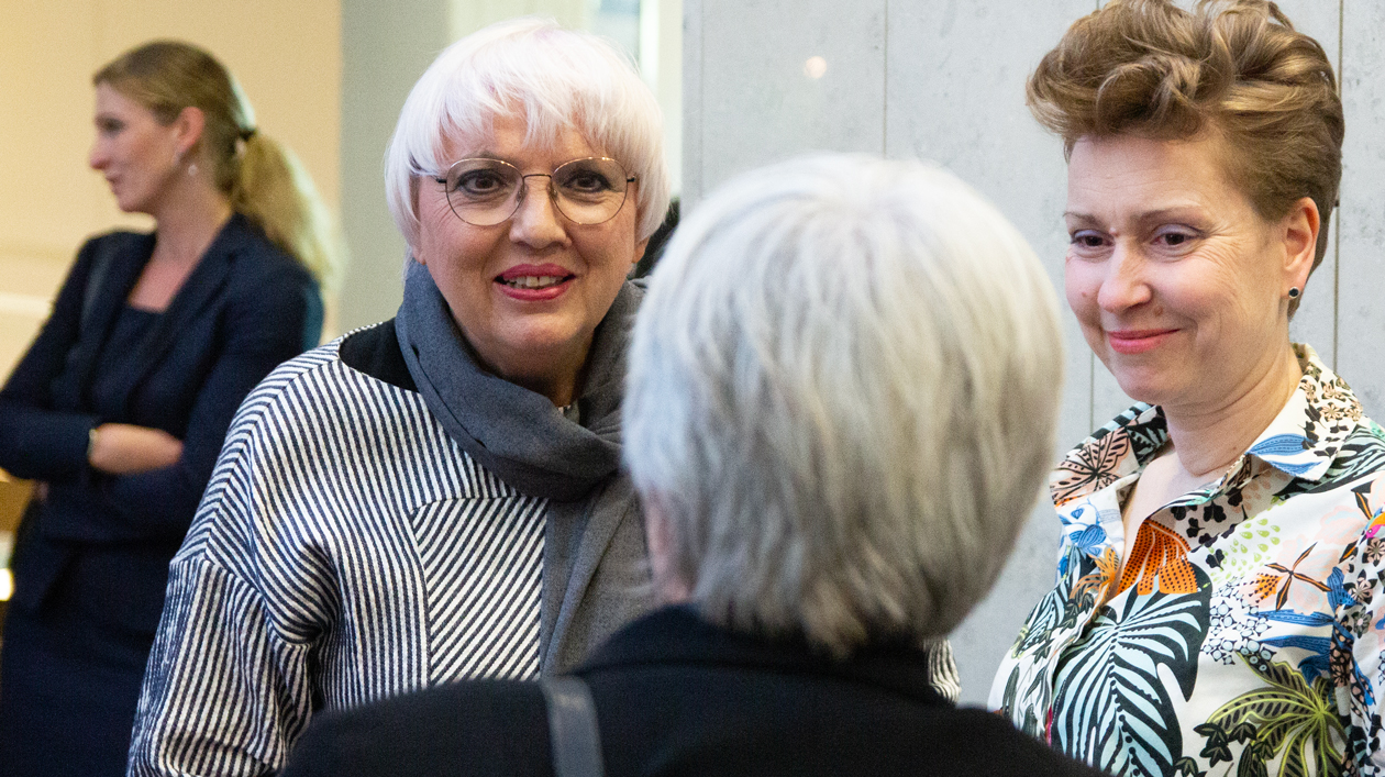 Claudia Roth und SIM-Direktorin Rebecca Wolf