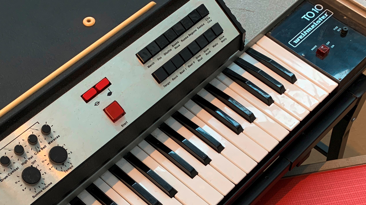 Ansicht der Tastatur einer Orgel der Modellreihe "Weltmeister"