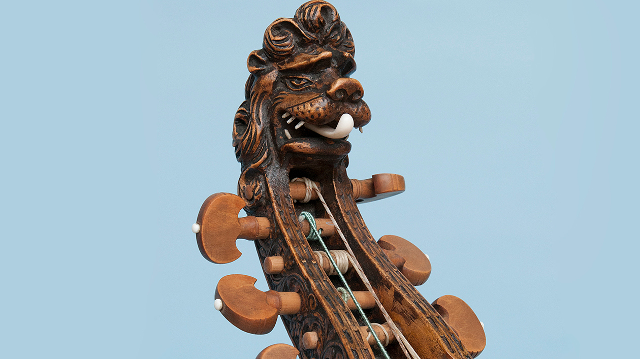 Bass-Viola da gamba von Gregorius Karpp, Wirbelkasten einer Gambe mit geschnitzem Löwenkopf