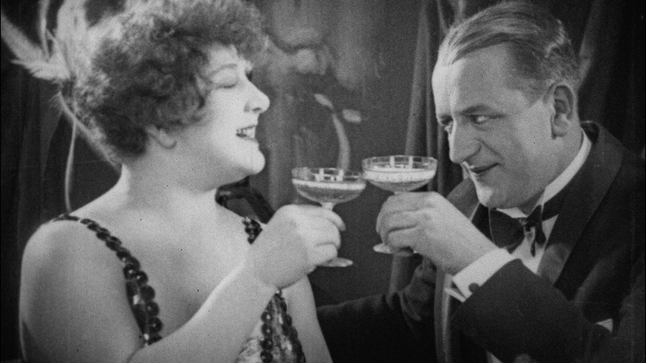 MENSCHEN UNTEREINANDER - Deutschland 1926. Regie: Gerhard Lamprecht. Quelle: Deutsche Kinemathek Szenenfoto aus dem Stummfilm "Menschen untereinander" (1926) von Gerhard Lamprecht