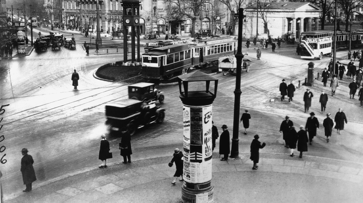 Szenenfoto aus der Stummfilmdokumentation "Berlin. Die Sinfonie der Großstadt" von 1927